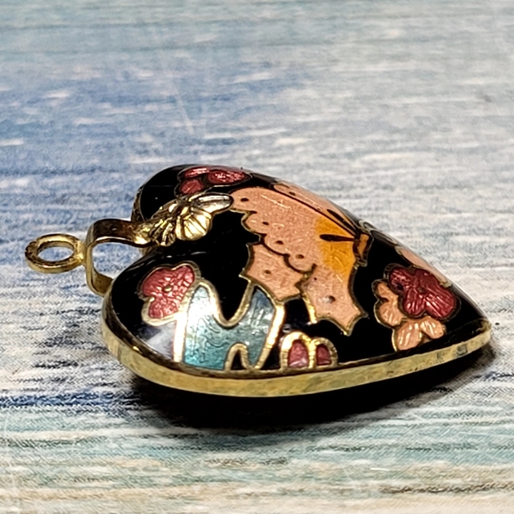 Vintage Cloisonne Butterflie Heart Pendant Necklace. - Picture 3 of 5